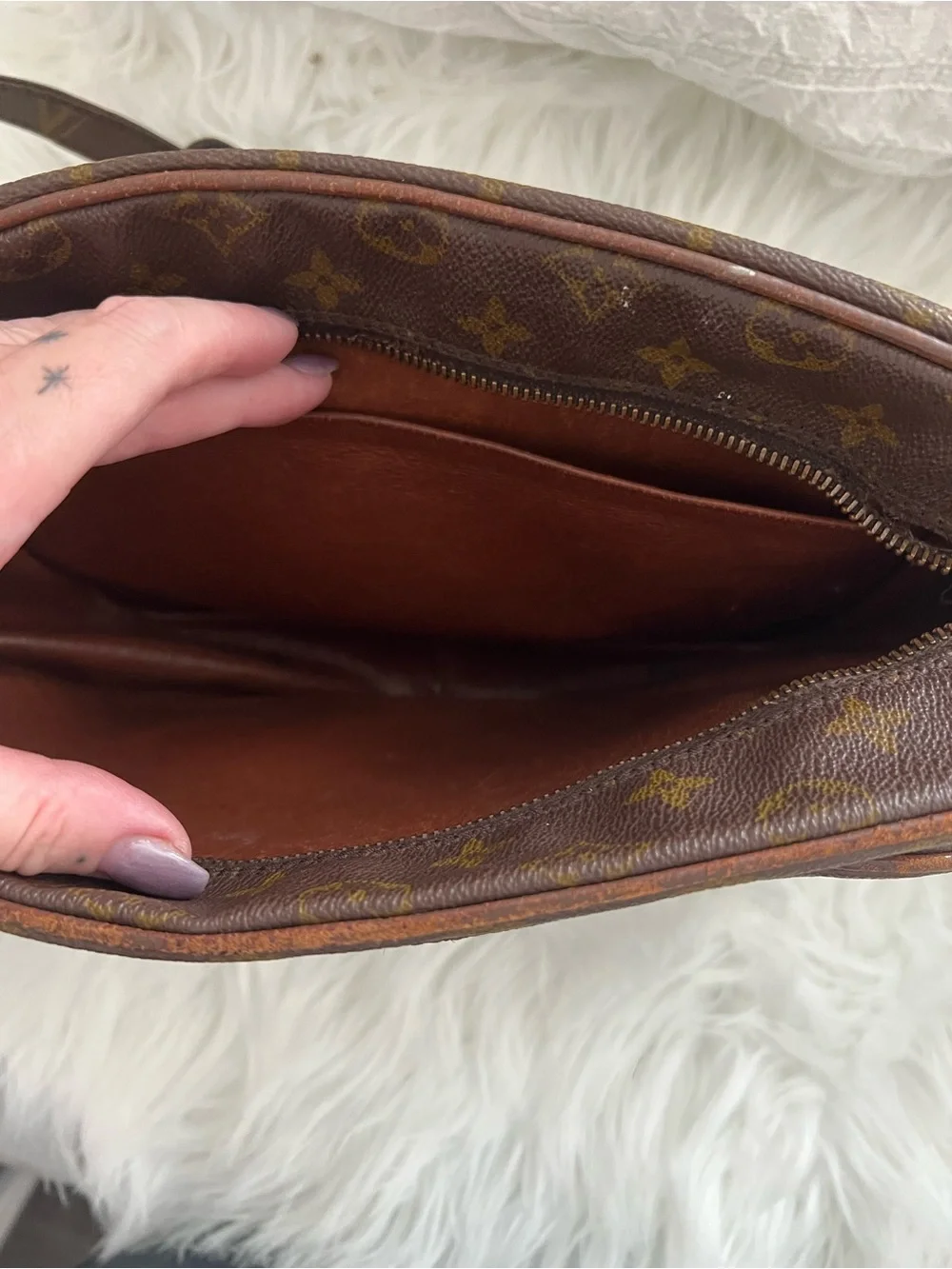 READ DESCRIPTION (2) Louis Vuitton Monogram Messenger Bags